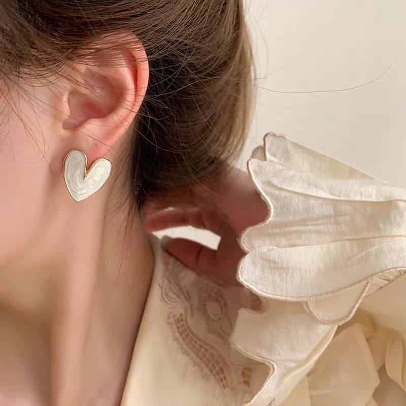 Korean Retro Heart Stud Earrings - SSJK0019