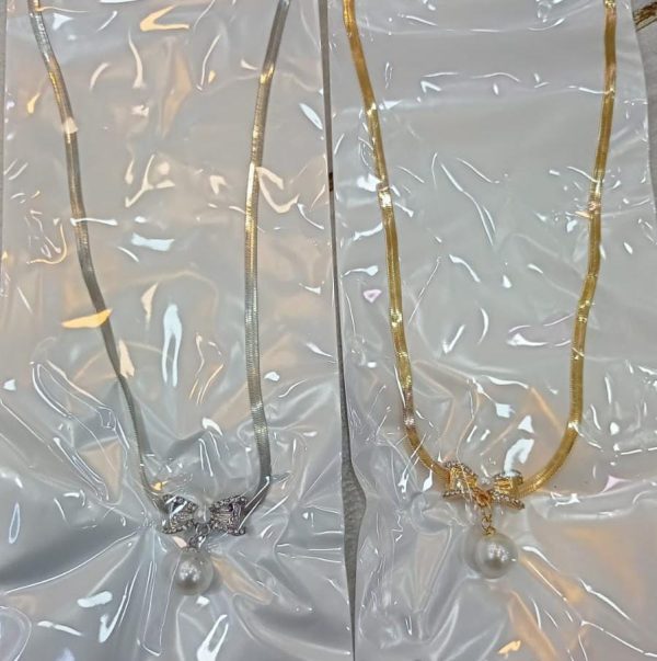 Elegant Korean Know Shape Pearl Pendent Necklace