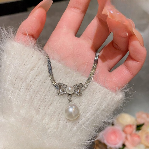 Elegant Korean Know Shape Pearl Pendent Necklace
