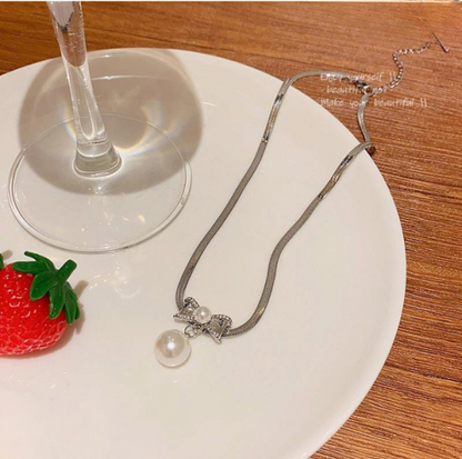 Elegant Korean Know Shape Pearl Pendent Necklace