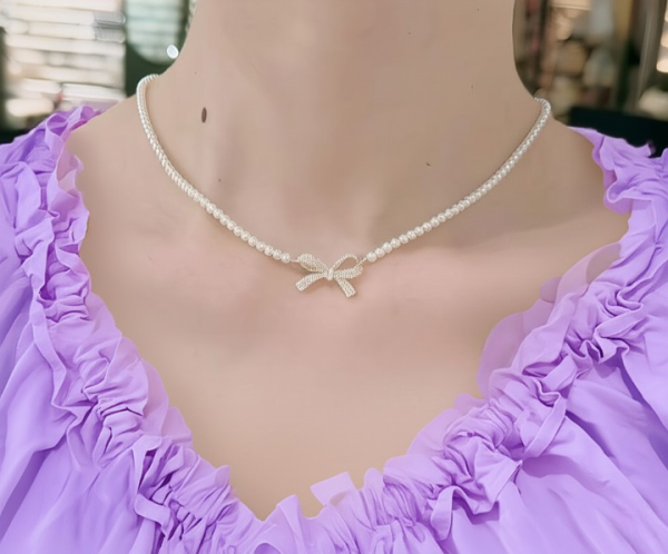 Bow Shape Pearl Pendant Necklace