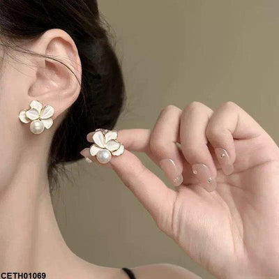 White Flower Pearl Stud Earrings - CETH01069 LSH