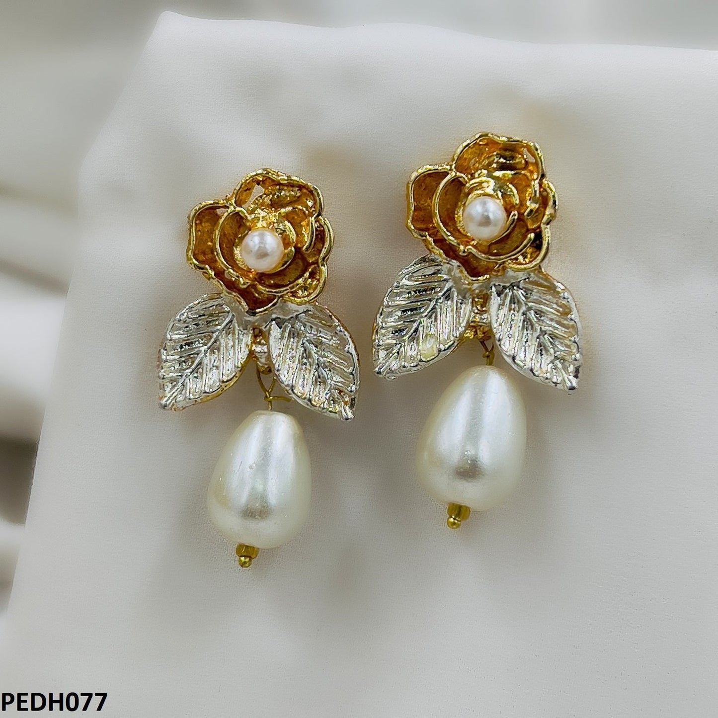 Flower/Pearl Drop Earring Pair - PEDH077 SDQ