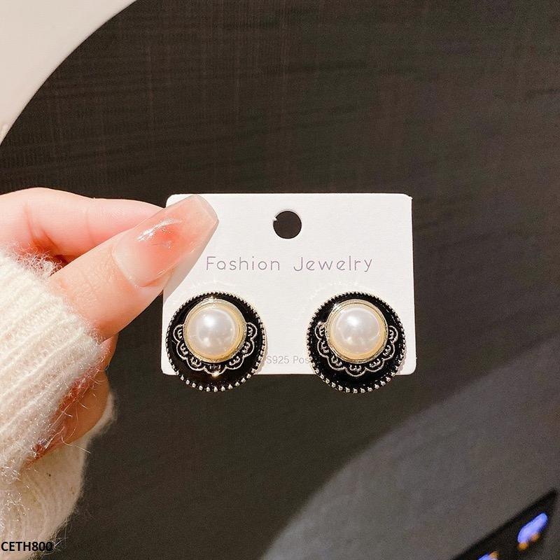 Korean Black Round Pearl Earrings/Tops- CETH800 ZHL