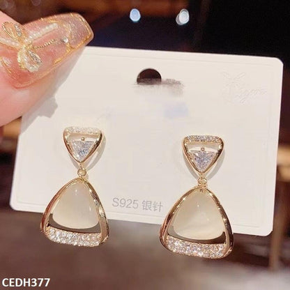 Curved Triangle Drop Earrings Pair - CEDH377 BTO
