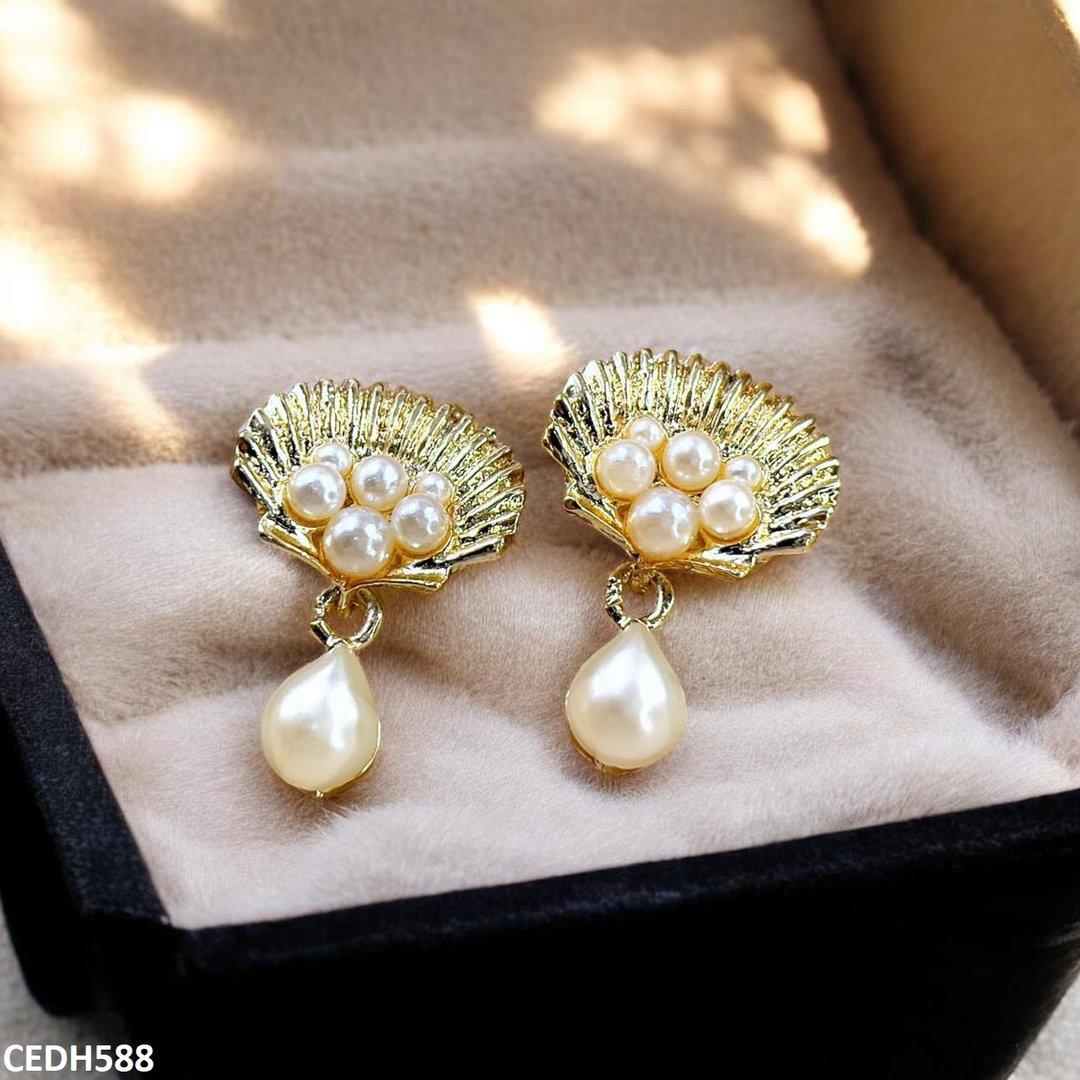 Shell Pearl Drop Earrings - CEDH588 SDQ