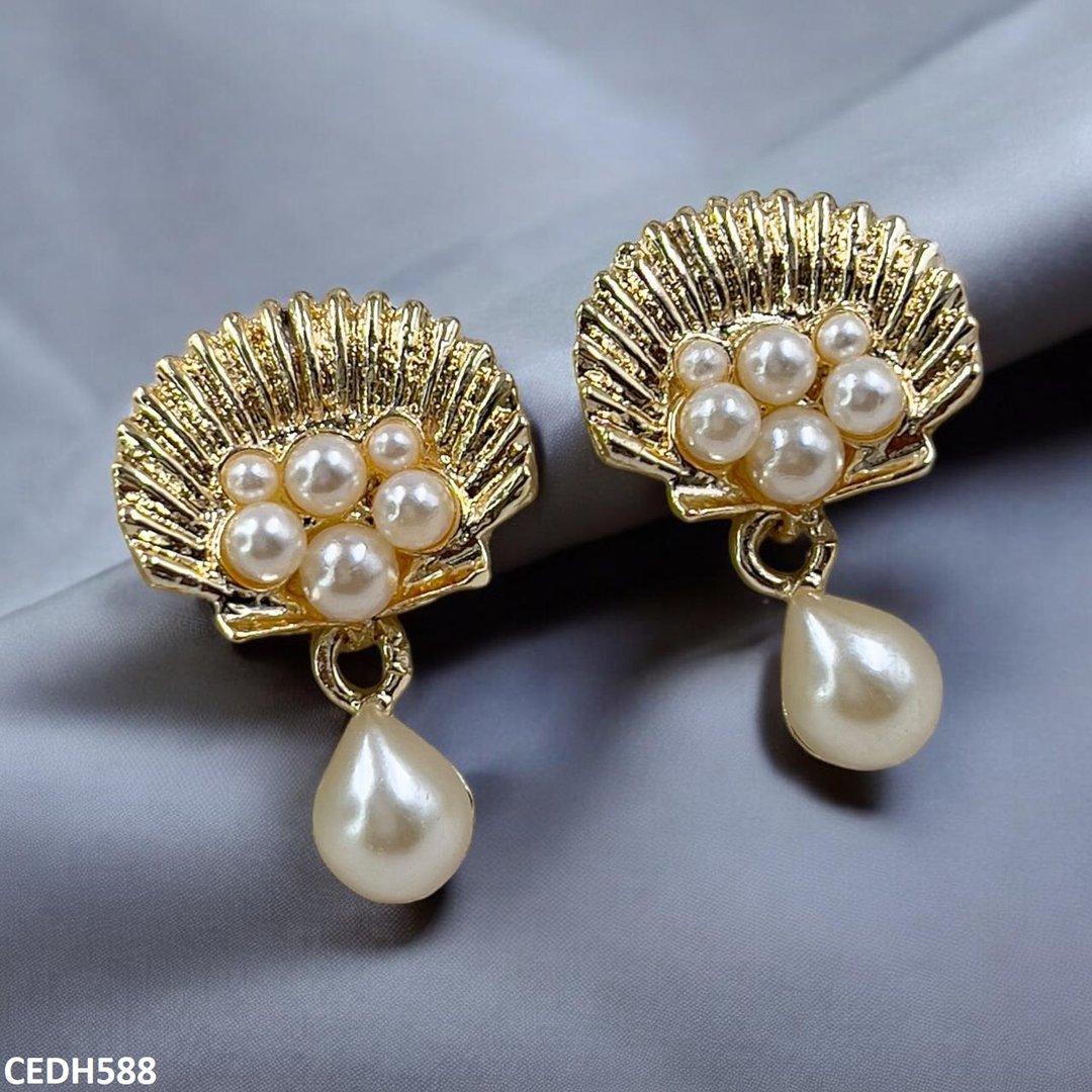 Shell Pearl Drop Earrings - CEDH588 SDQ